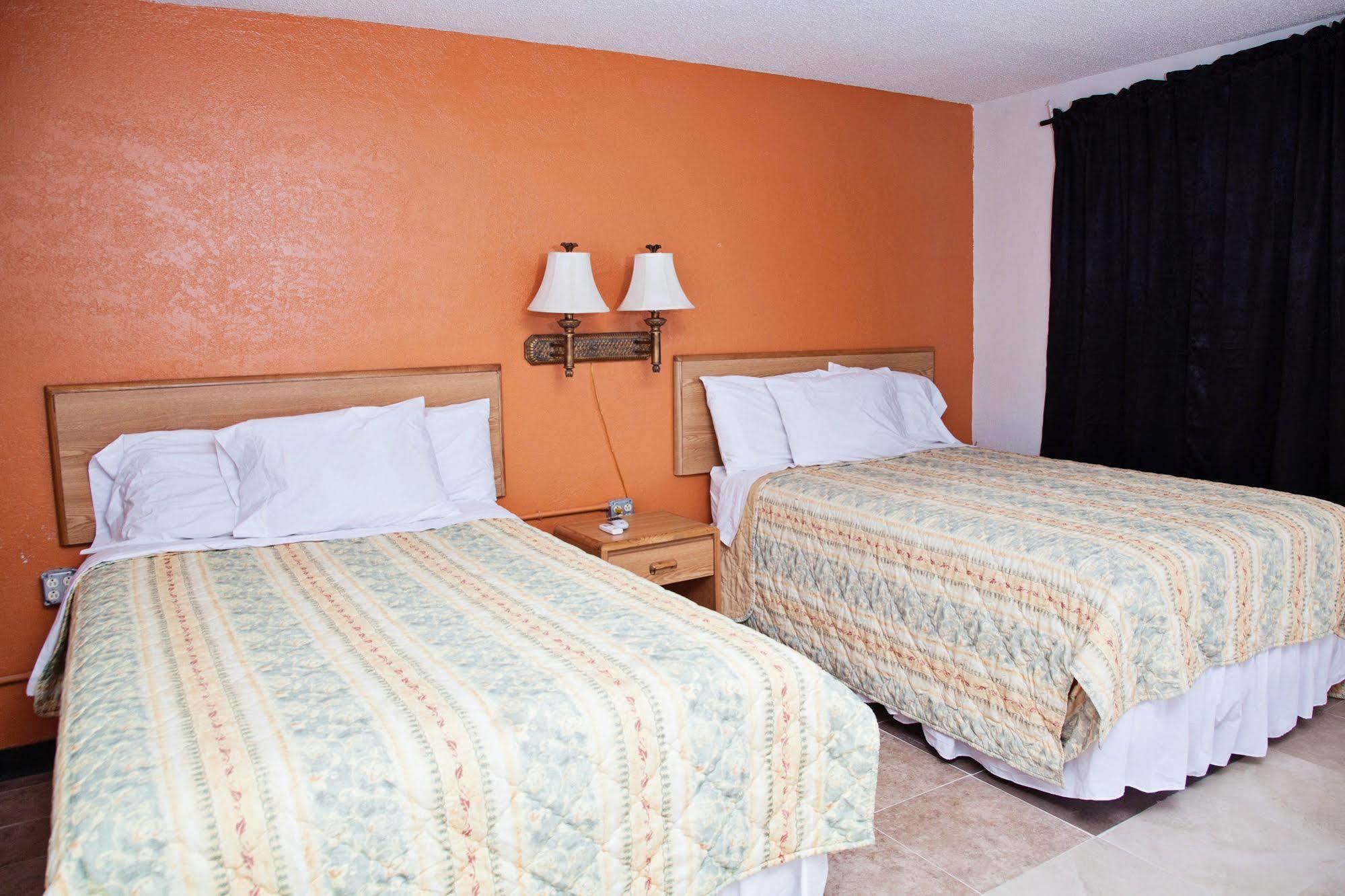 Mustang Motel Big Lake Exterior photo